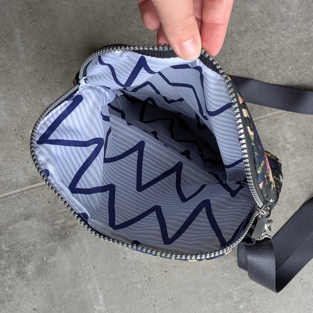 Lululemon crossbody - Picture 7 of 7